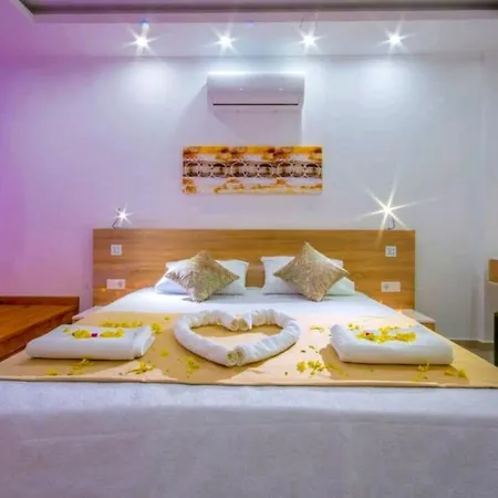 Villa Kasdenizmanzaraliisitmalihavuzlukorunaklivilla Kaş