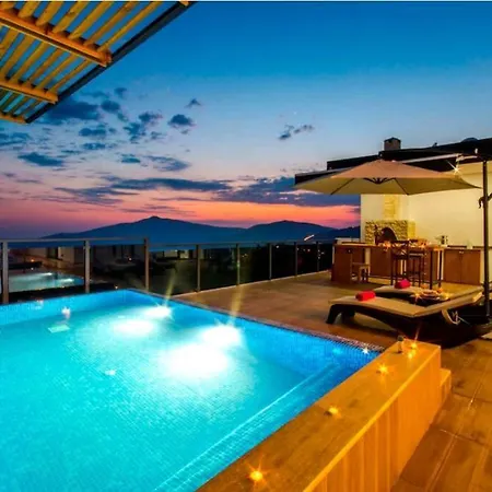 Kasdenizmanzaraliisitmalihavuzlukorunaklivilla Villa Kaş