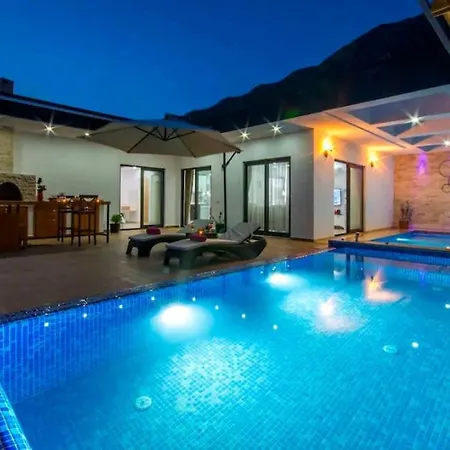Villa Kasdenizmanzaraliisitmalihavuzlukorunaklivilla Kaş